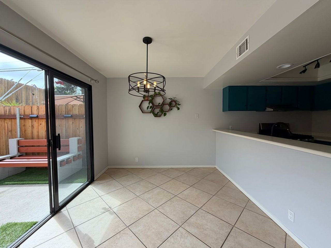 3611 Constellation Rd - Photo 6 of 22