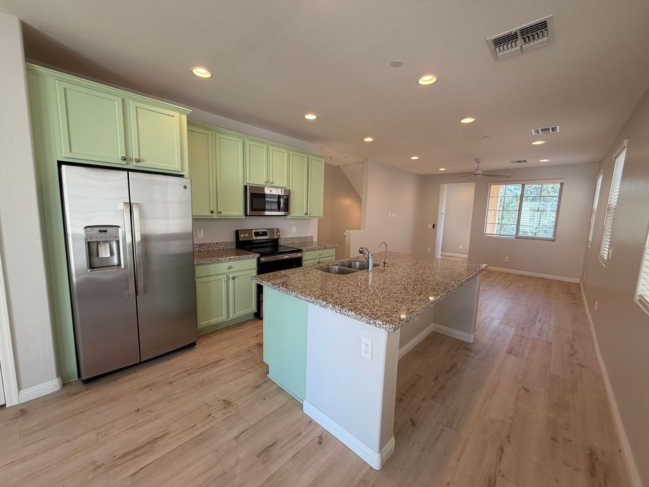 2745 S Balsam Dr - Photo 3 of 19