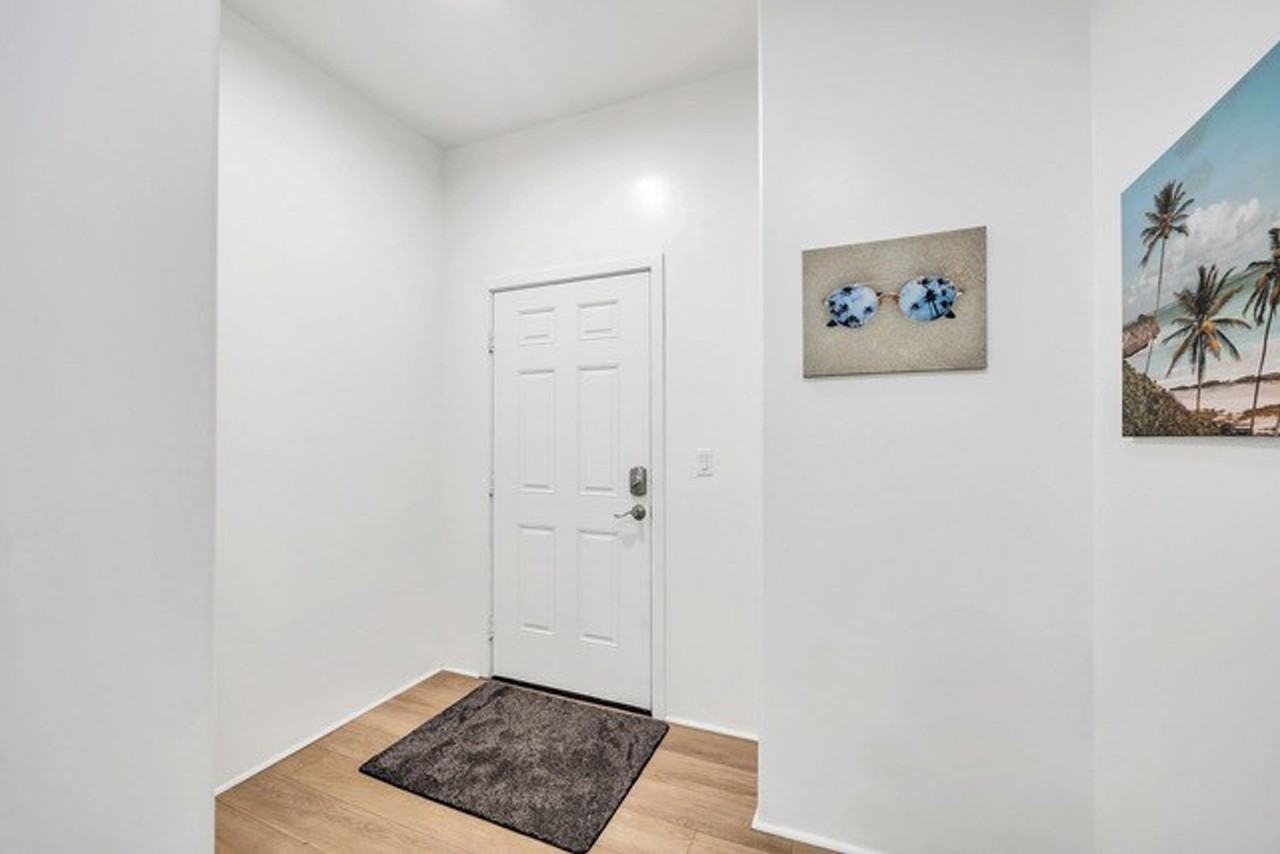 834 S Farmer Ave - Photo 4 of 26