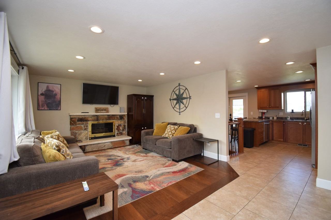 3638 W Jasmine St - Photo 4 of 41