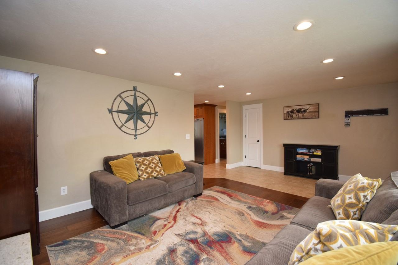 3638 W Jasmine St - Photo 5 of 41