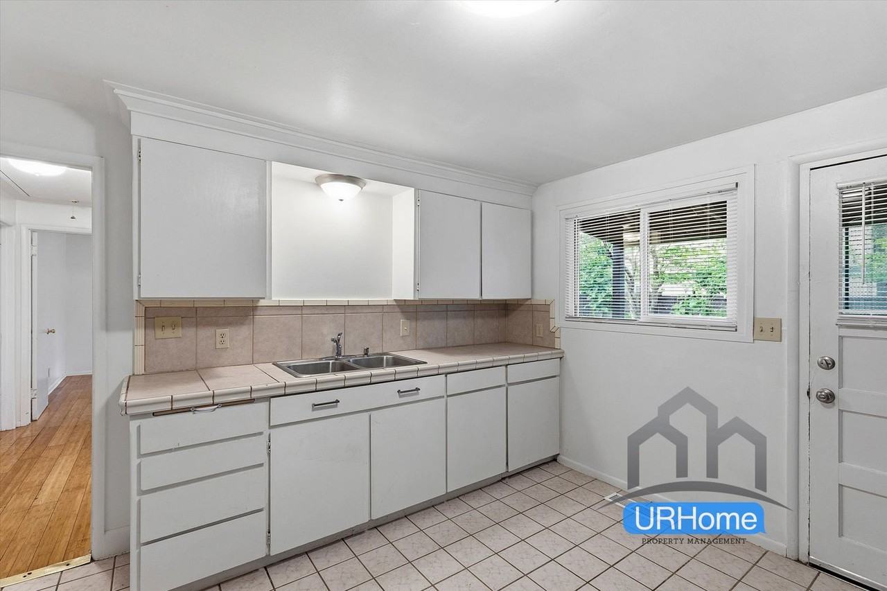 12034 Ne Holladay St - Photo 2 of 23