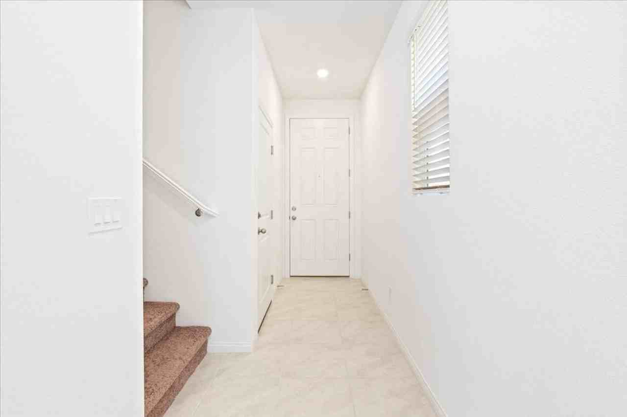 9115 Vesey Ave - Photo 4 of 50