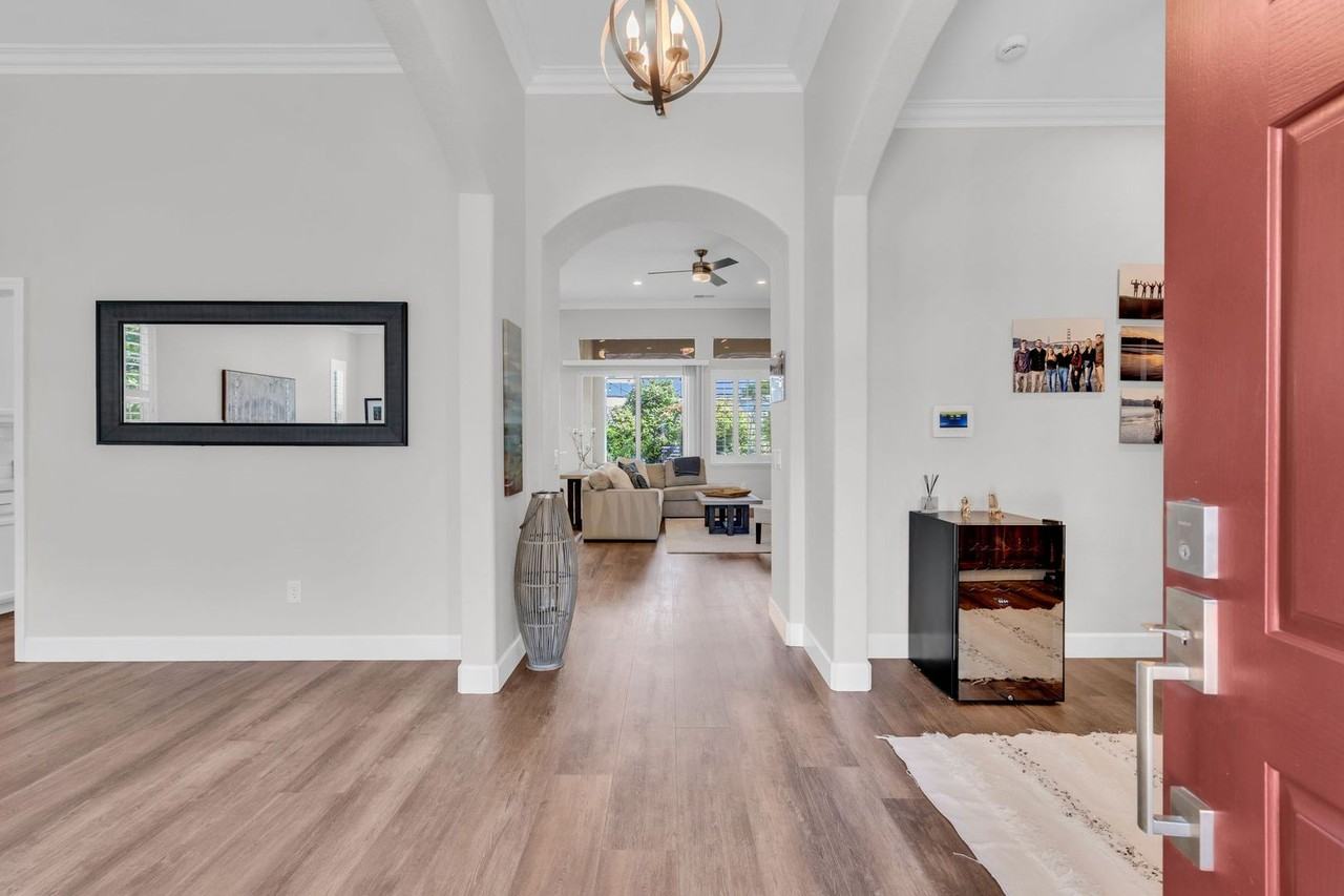 1550 Margil Way - Photo 5 of 50