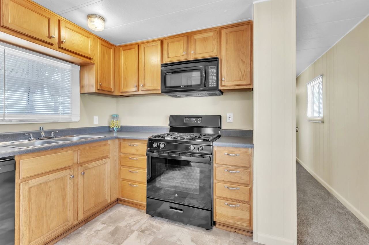 7986 Excelsior Rd - Photo 5 of 25