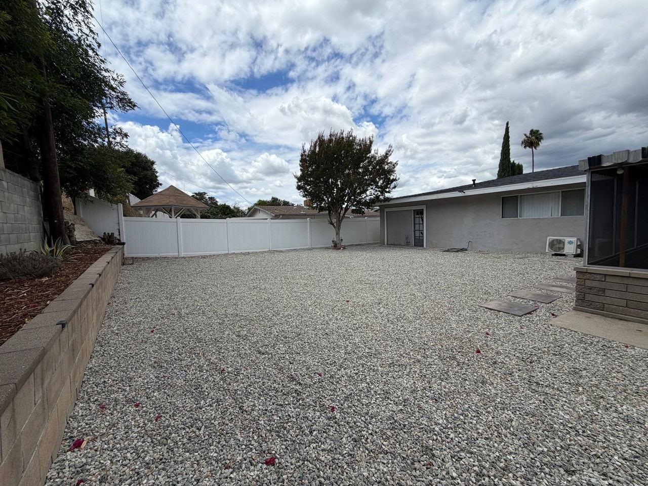 1212 Maplegrove St - Photo 6 of 18