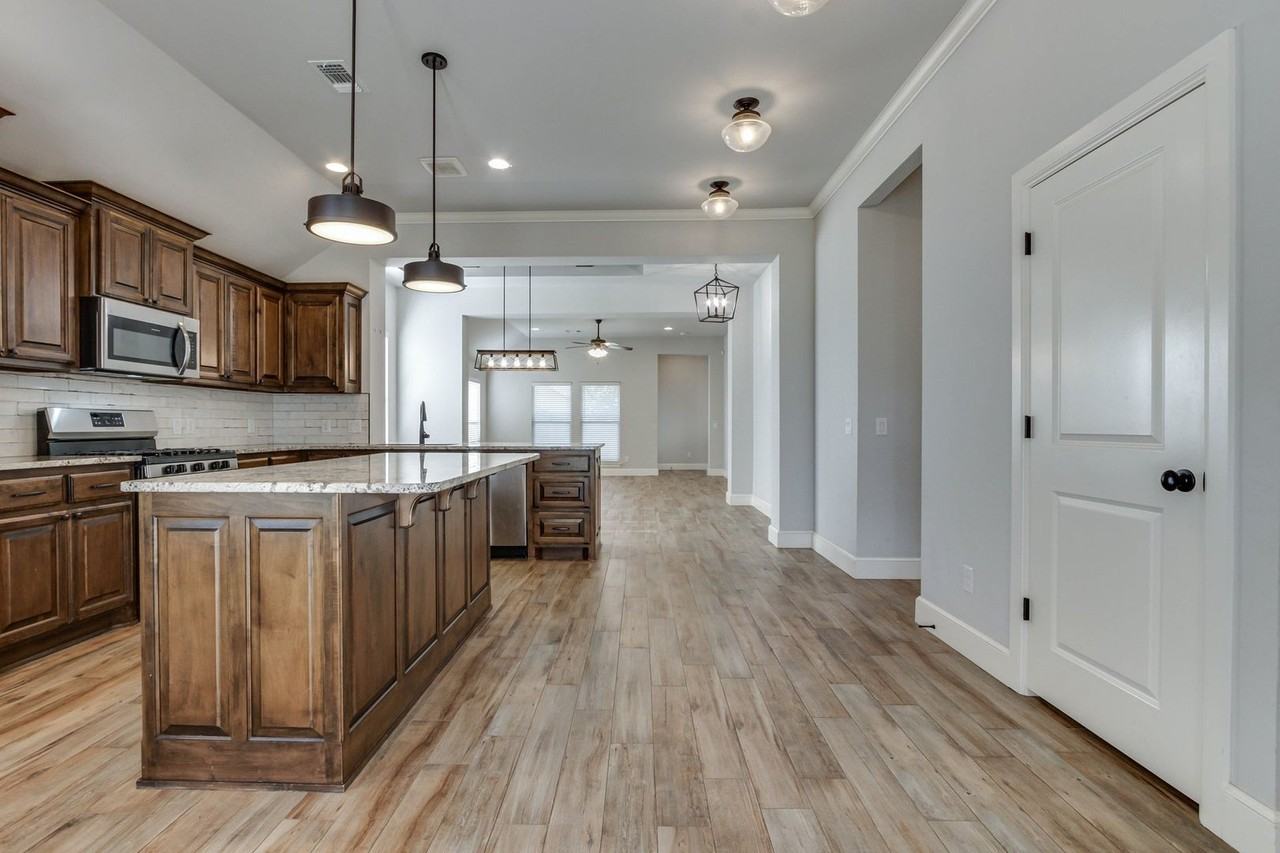 2312 Nw 179th Ter - Photo 5 of 32
