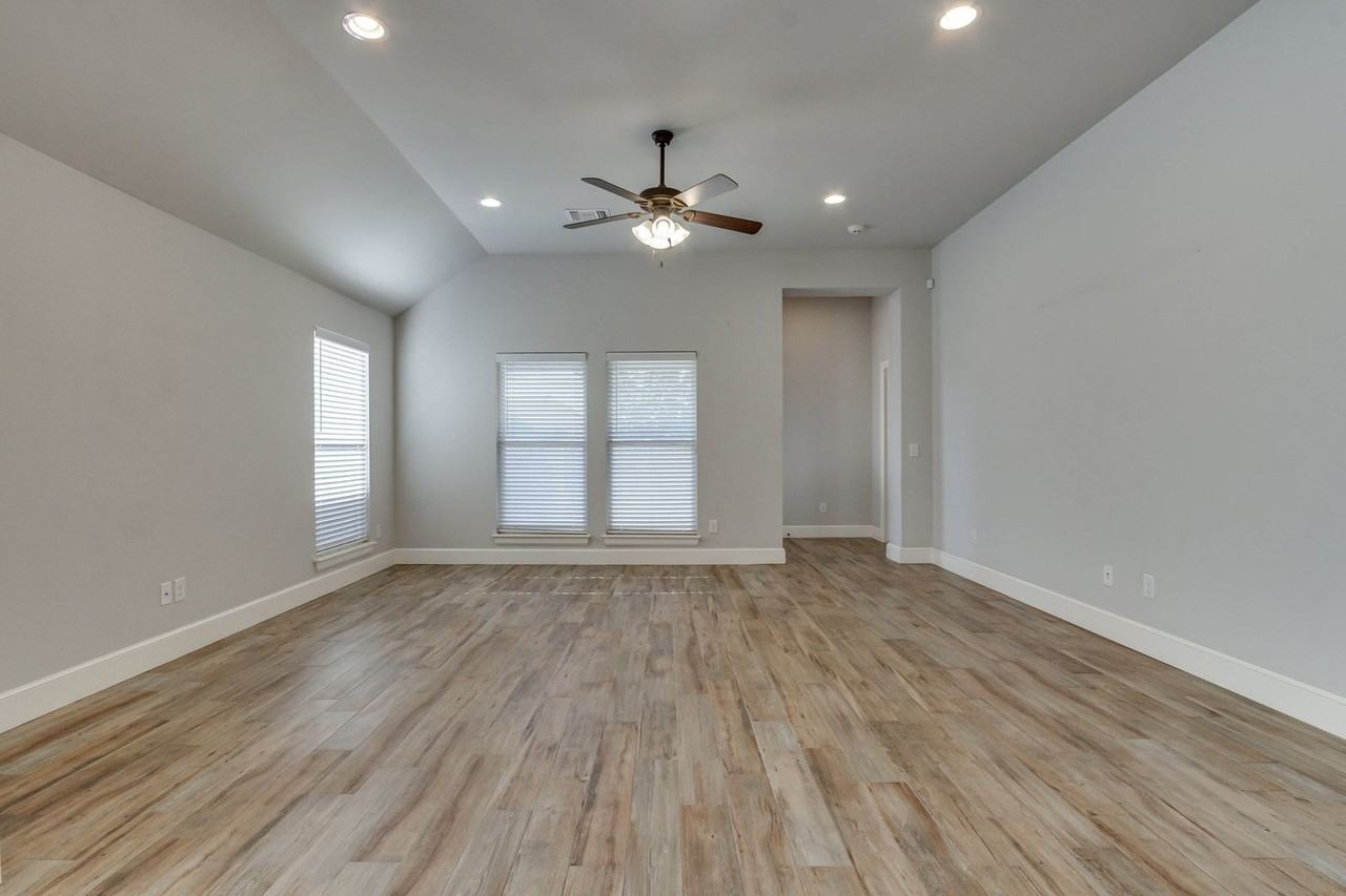 2312 Nw 179th Ter - Photo 6 of 32