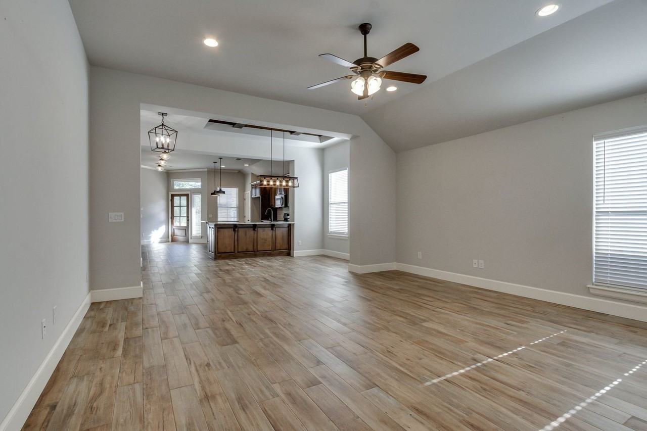2312 Nw 179th Ter - Photo 7 of 32