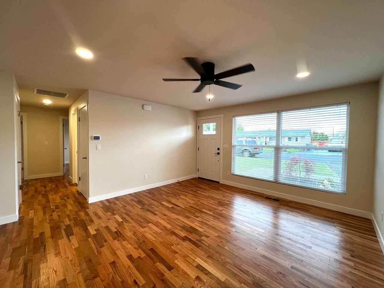 1007 S 50th Ave - Photo 3 of 21