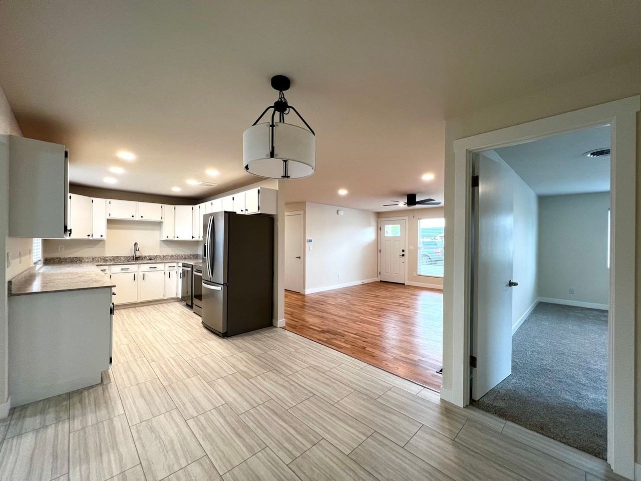 1007 S 50th Ave - Photo 7 of 21