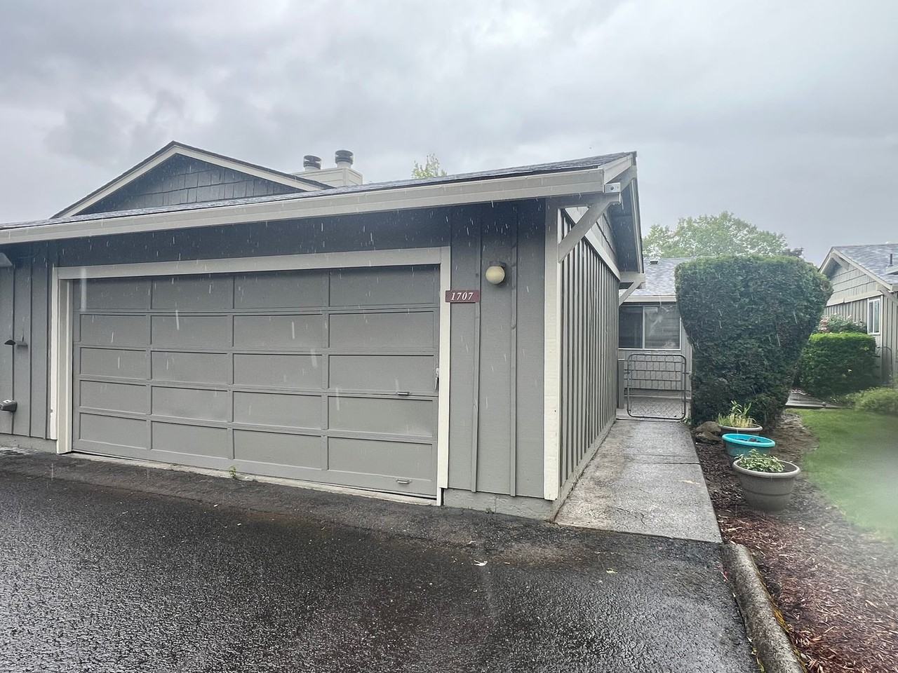 1707 Se 145th Ct - Photo 2 of 14