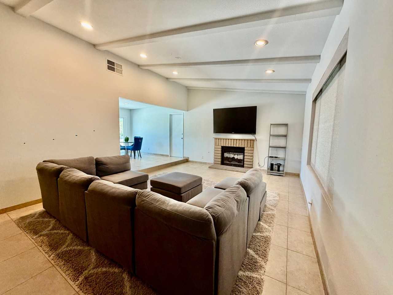 2450 Tamarisk Rd - Photo 3 of 37