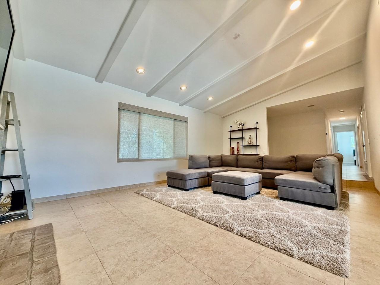 2450 Tamarisk Rd - Photo 4 of 37