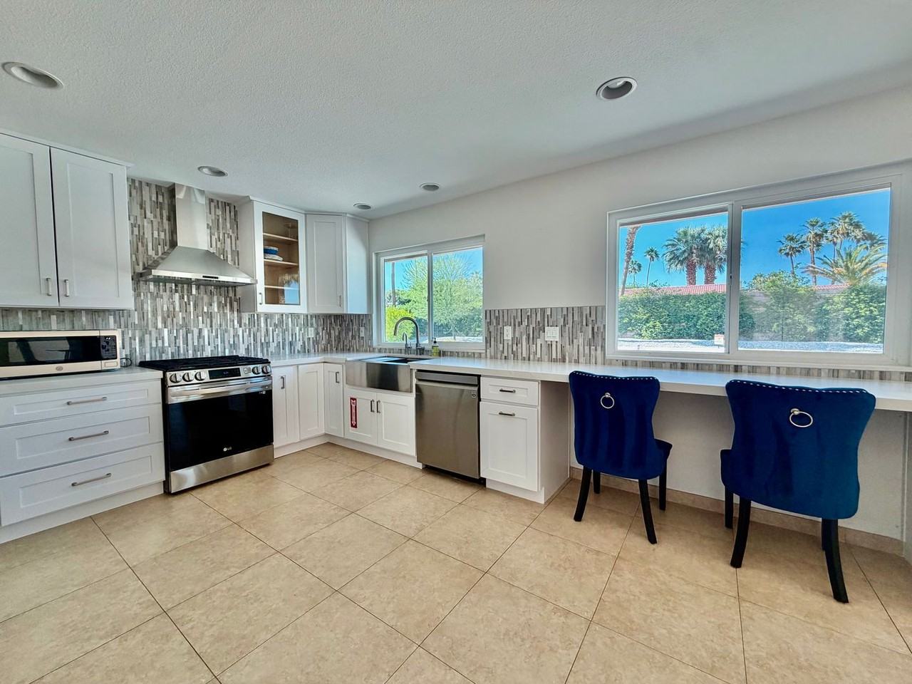 2450 Tamarisk Rd - Photo 6 of 37
