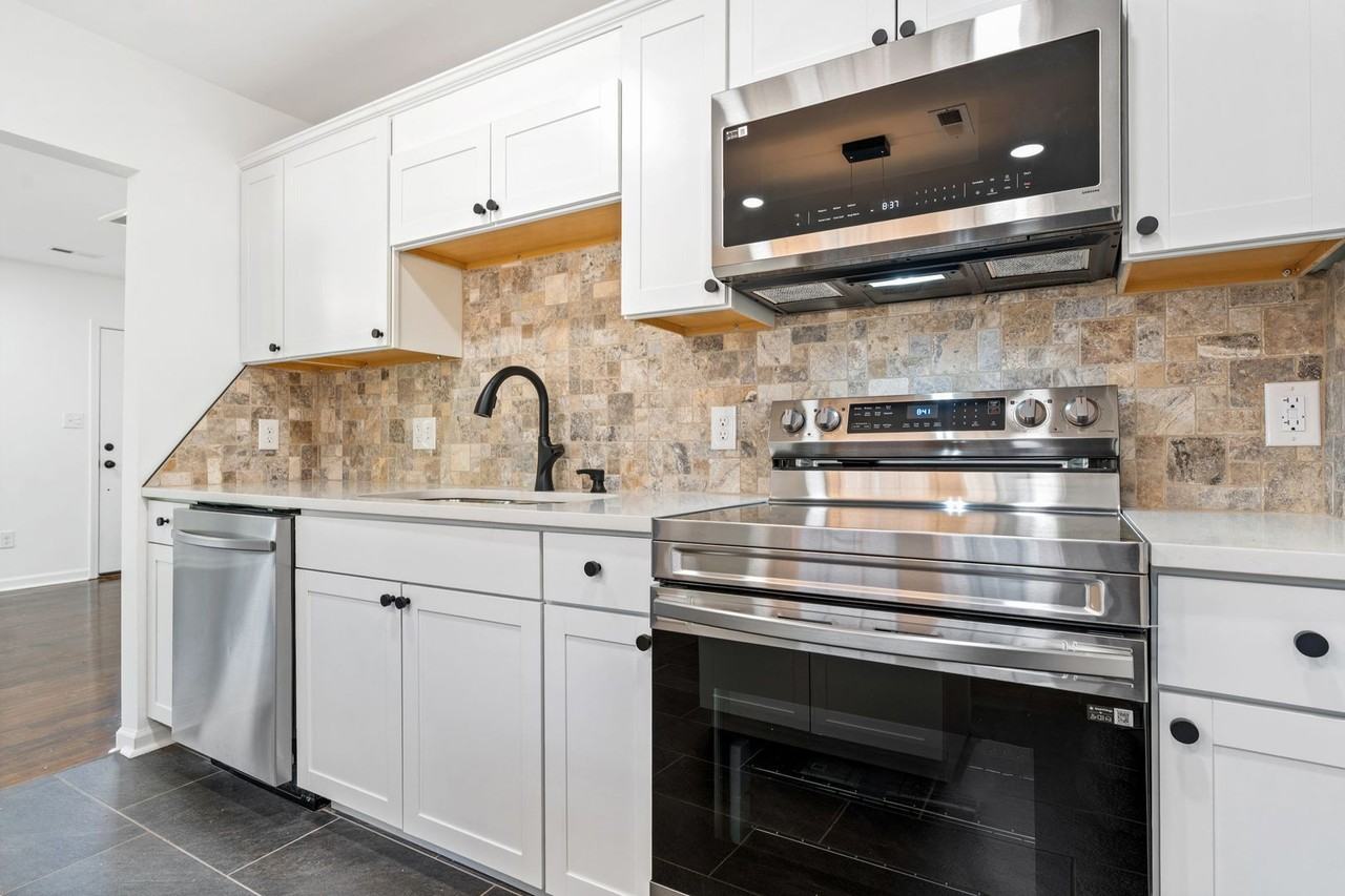 809 Leon St - Photo 3 of 16