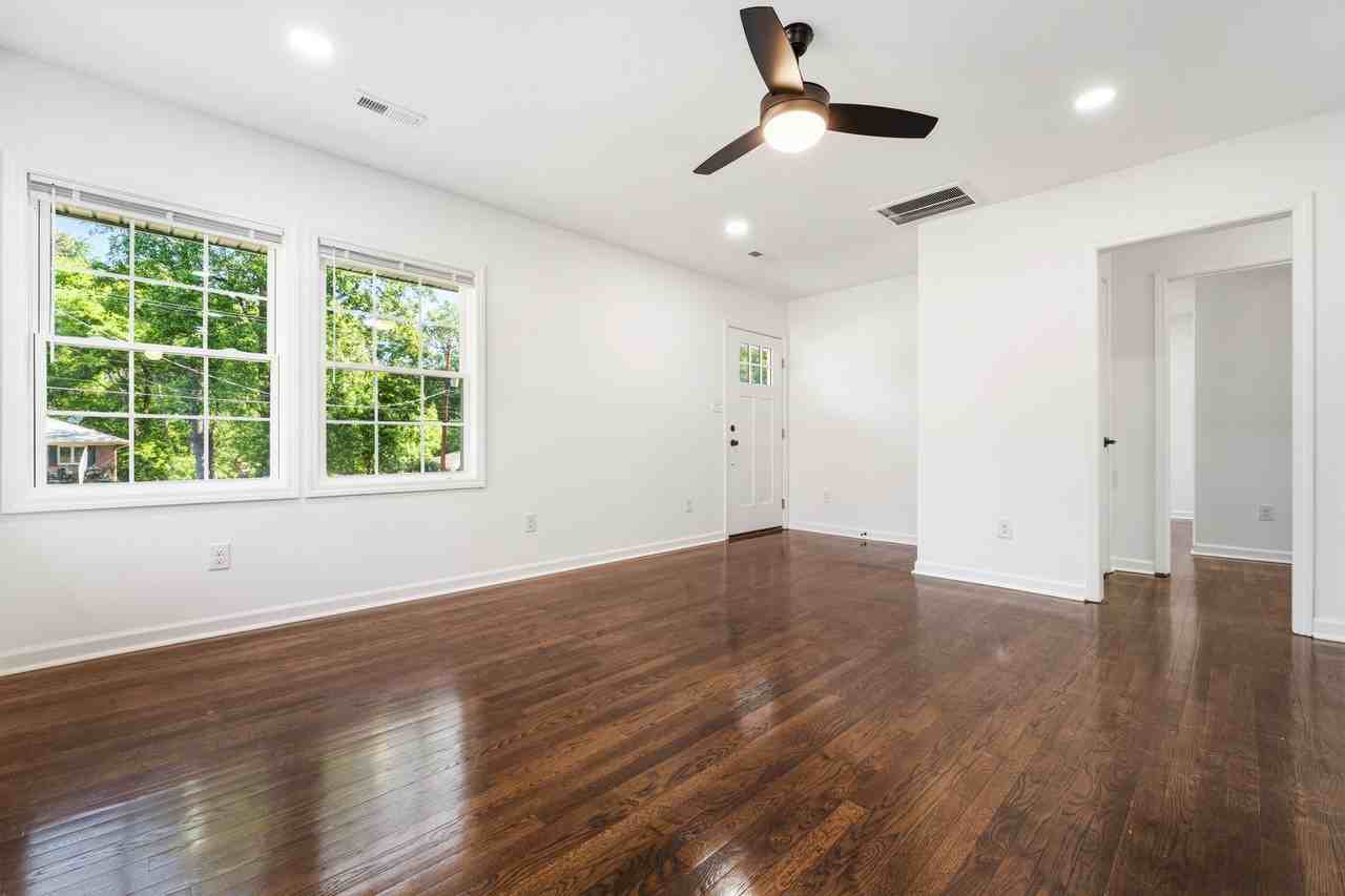 809 Leon St - Photo 4 of 16