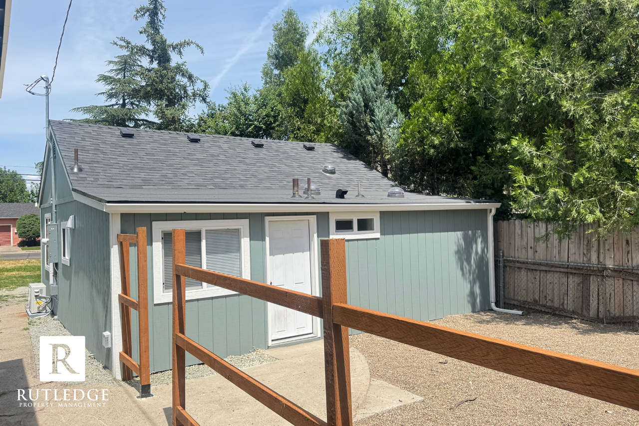 745 Dakota Ave - Photo 2 of 4