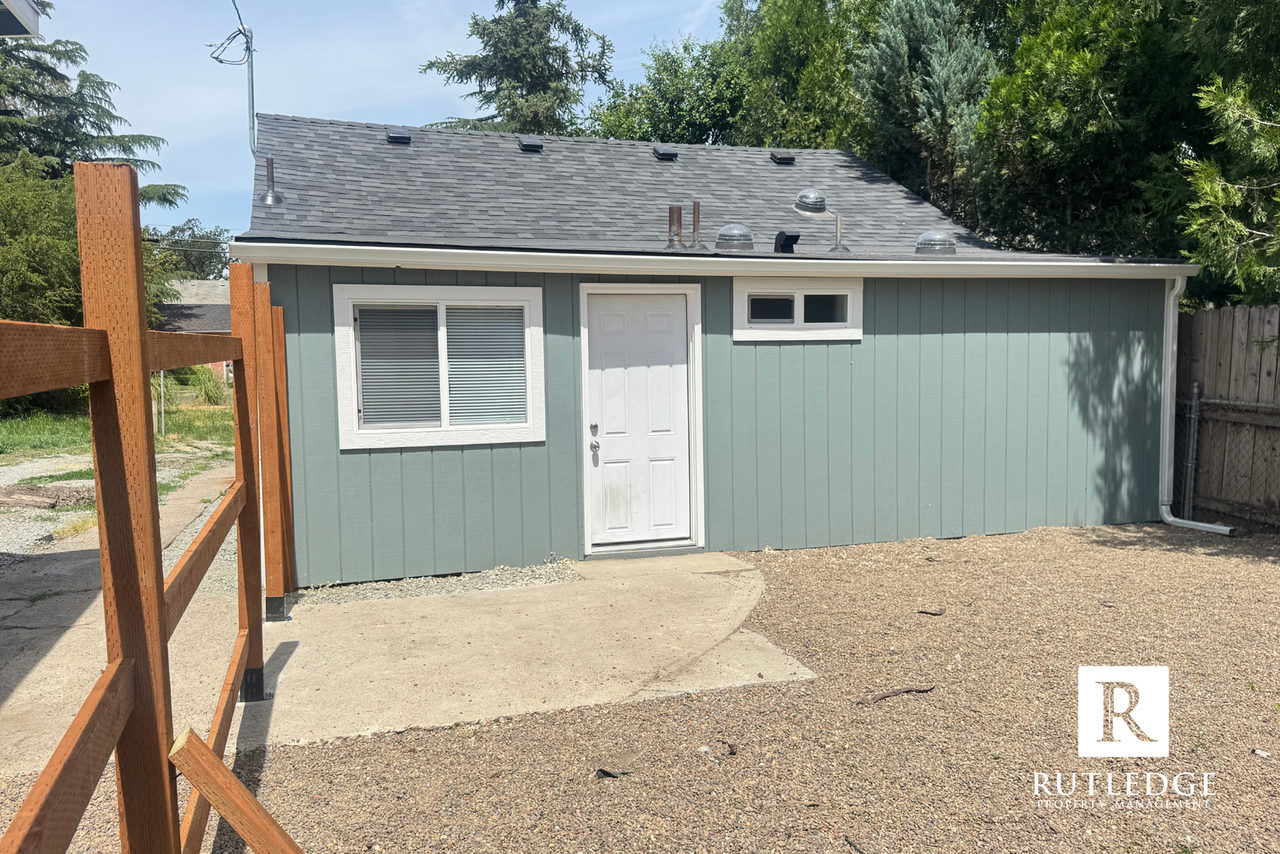 745 Dakota Ave - Photo 3 of 4