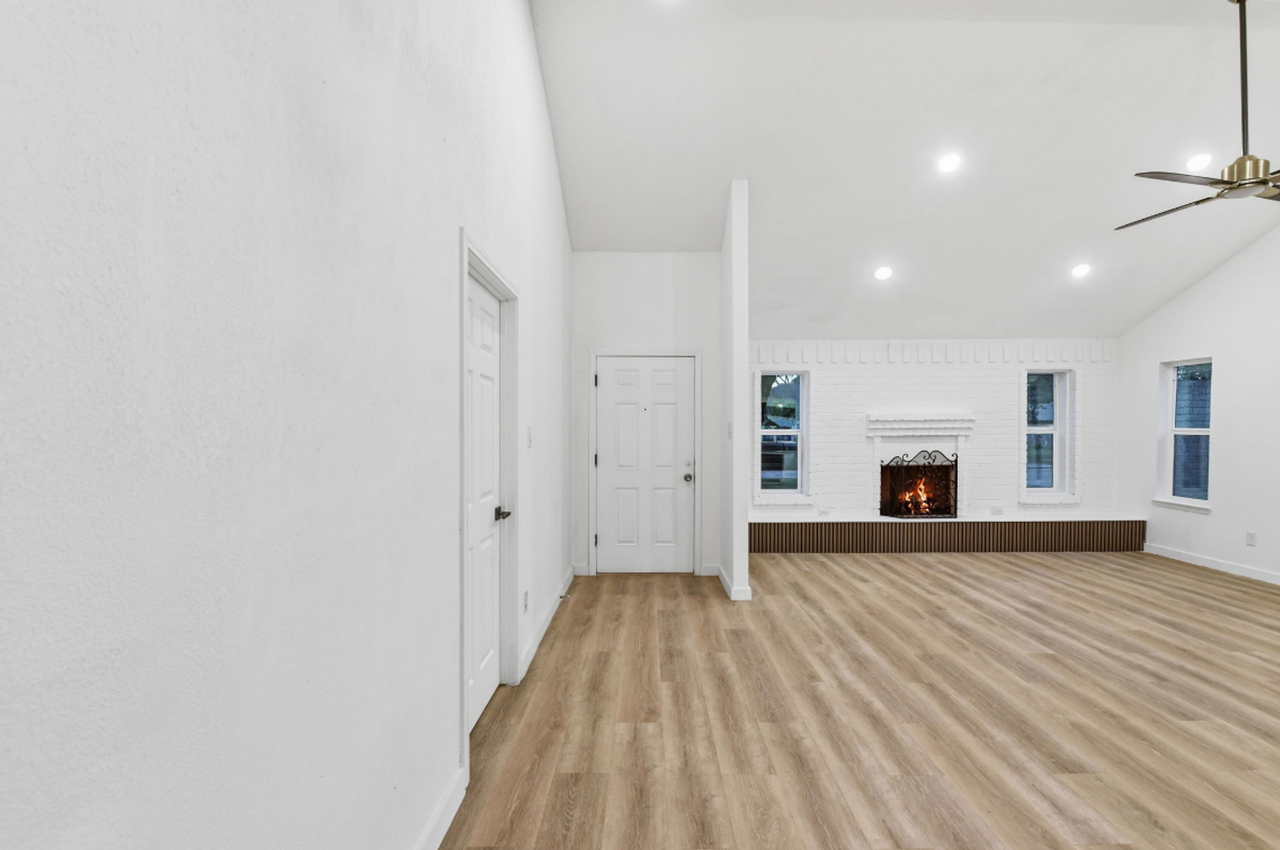 6718 Deer Ridge Ln - Photo 4 of 23