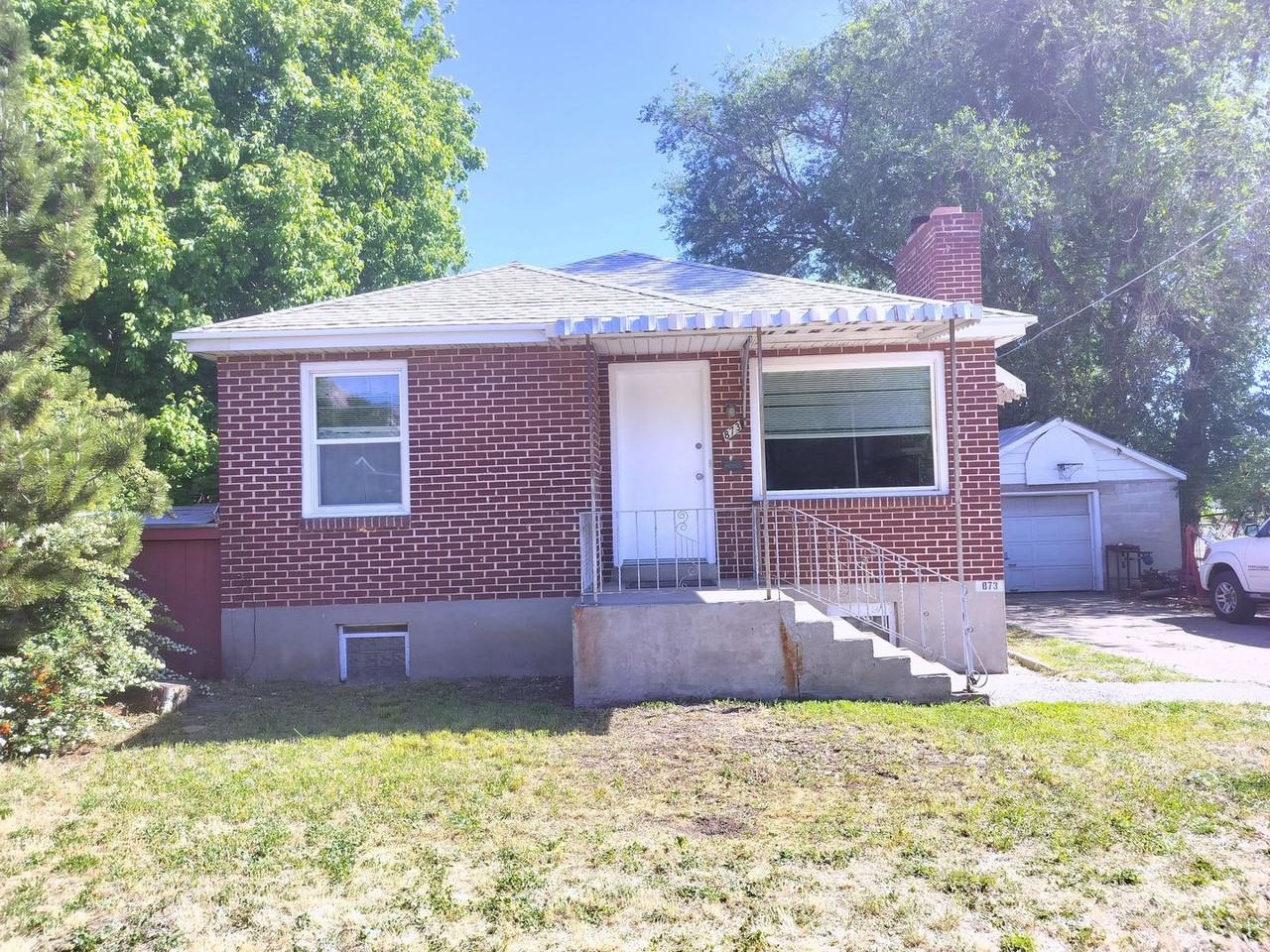 873 12th St - Photo 2 of 16
