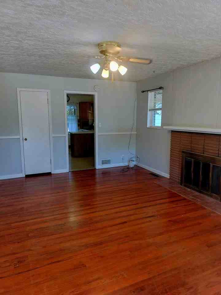 873 12th St - Photo 3 of 16