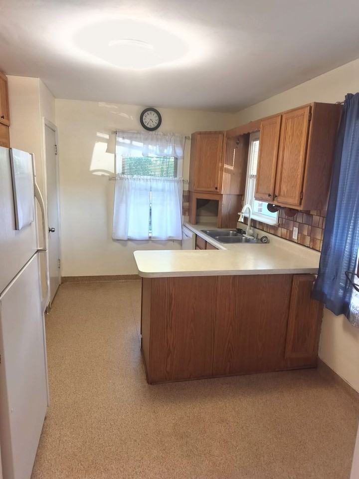 873 12th St - Photo 5 of 16