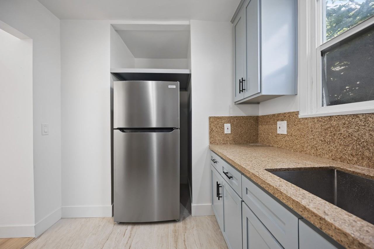 616 Sunset Ave - Photo 6 of 28