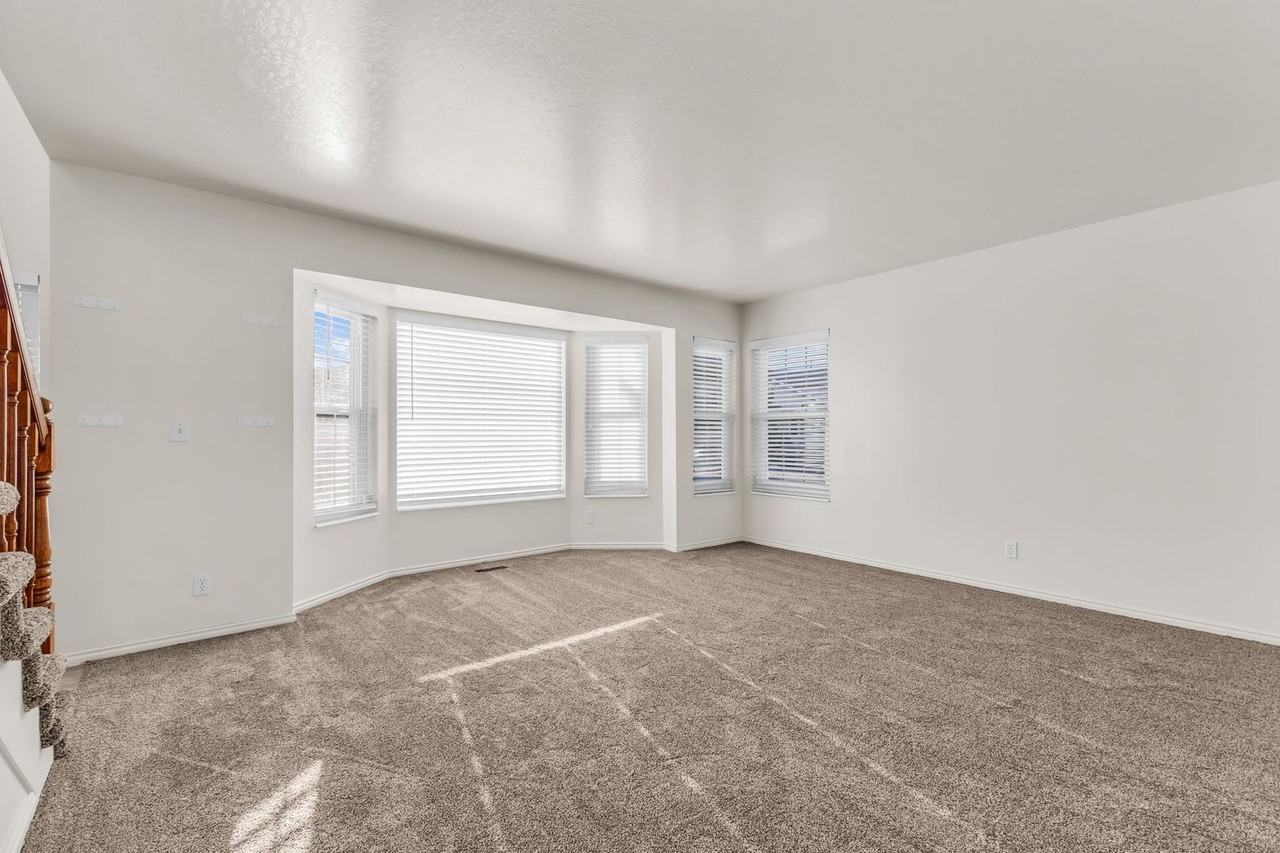 10033 S Morgan Grove Way - Photo 2 of 47