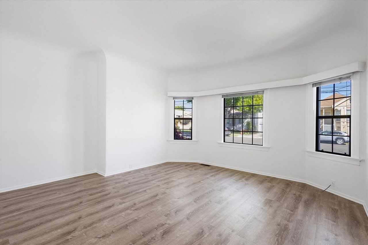 1087 Park Ave - Photo 6 of 25