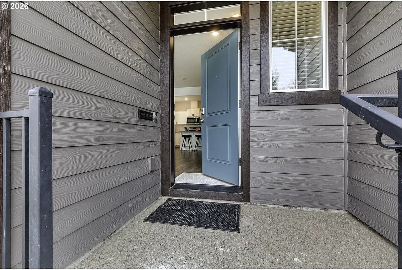 898 N 18th Ave - Photo 2 of 27