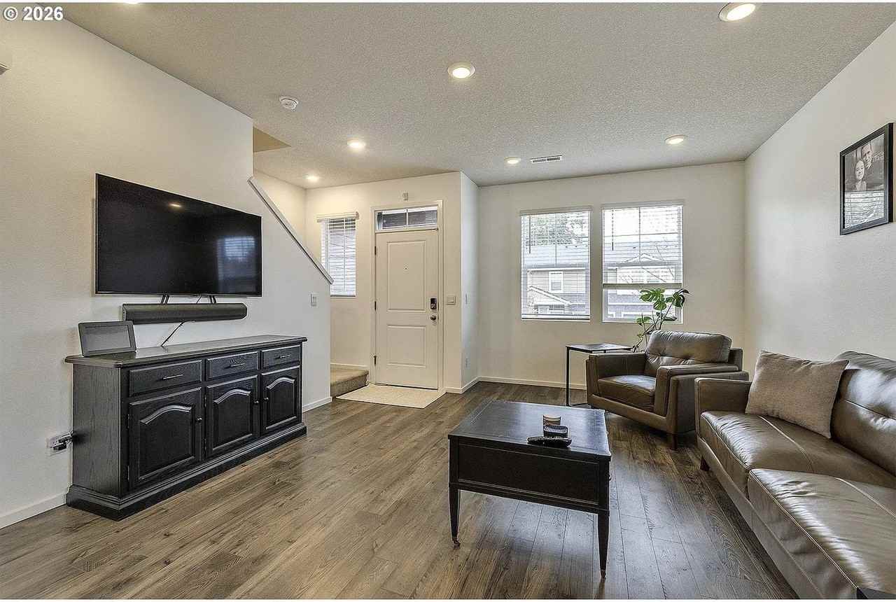 898 N 18th Ave - Photo 4 of 27