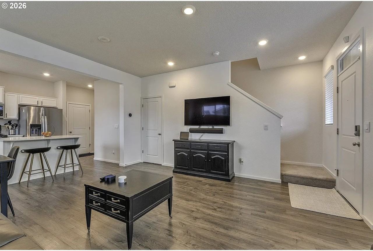 898 N 18th Ave - Photo 5 of 27