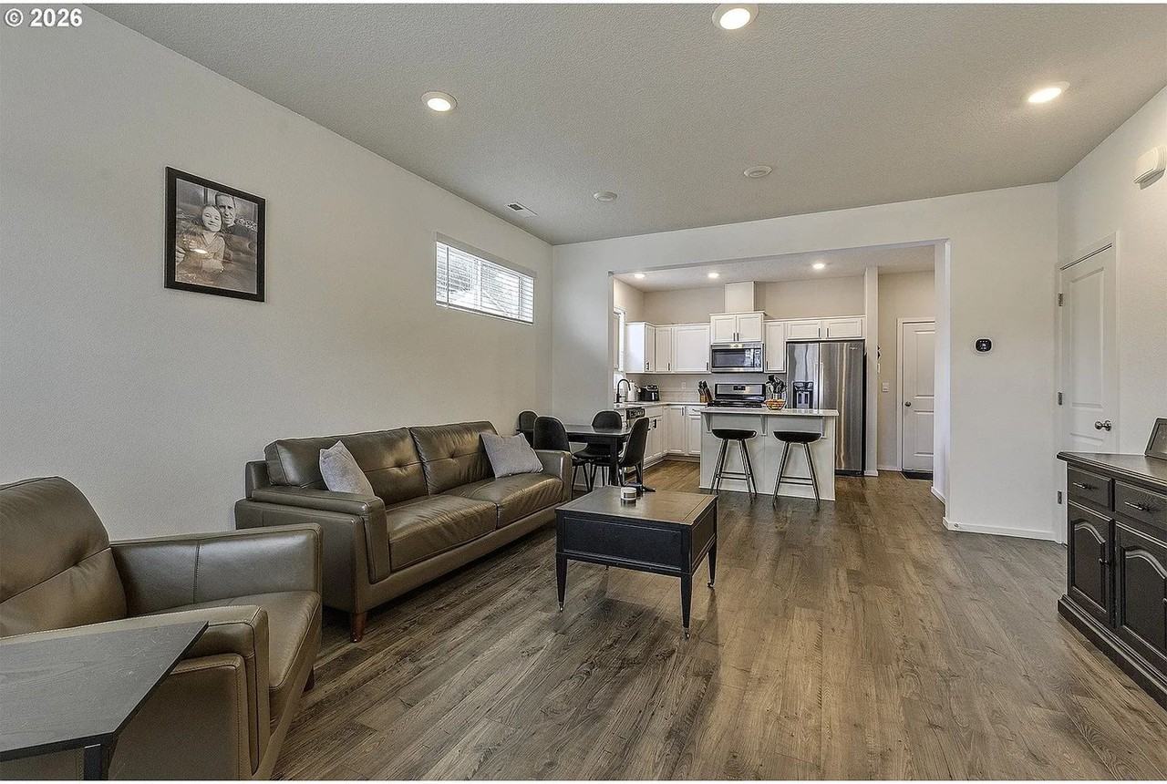 898 N 18th Ave - Photo 6 of 27