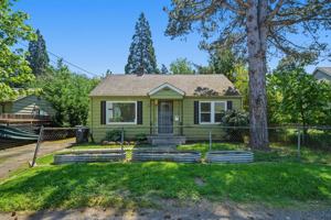 featured image of 6044 Se Henderson St