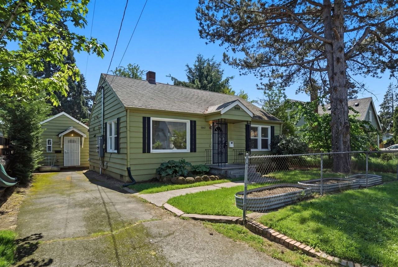 6044 Se Henderson St - Photo 2 of 31