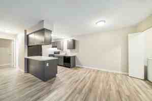 featured image of 1825 1825 - 1827 E Division St