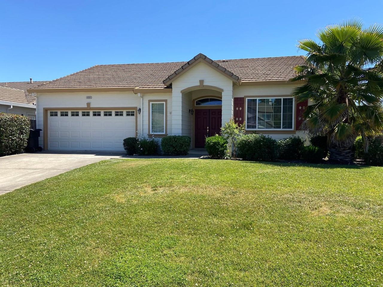 1030 Thompson Cir - Photo 2 of 21