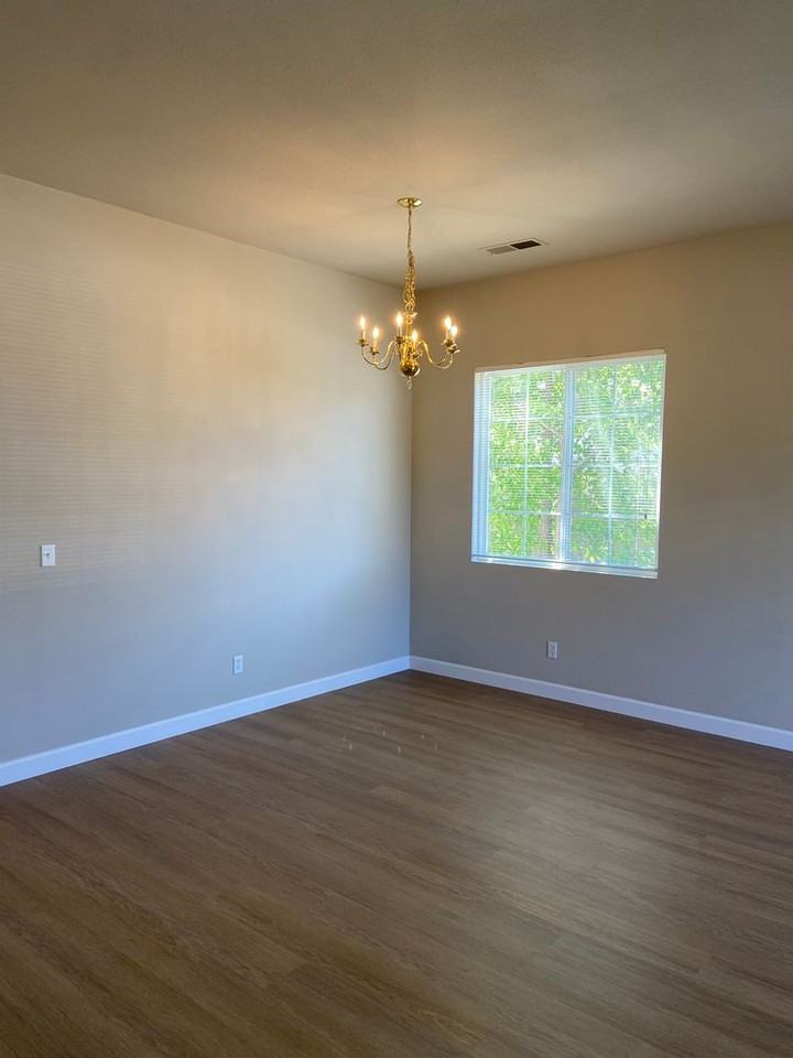 1030 Thompson Cir - Photo 3 of 21