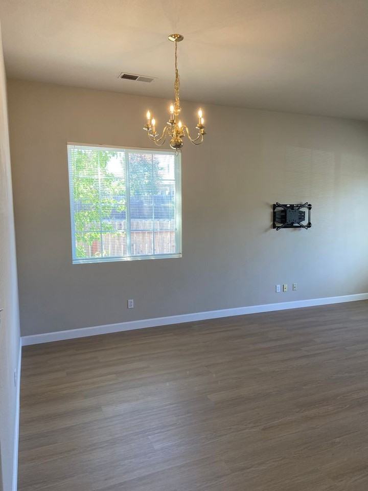 1030 Thompson Cir - Photo 6 of 21
