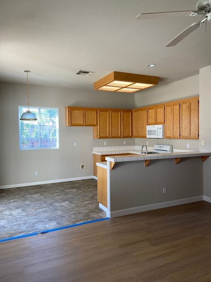 1030 Thompson Cir - Photo 7 of 21