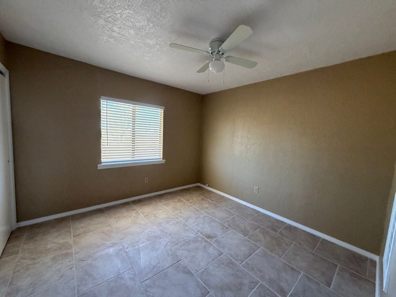 9564 Hondo Rd - Photo 5 of 15