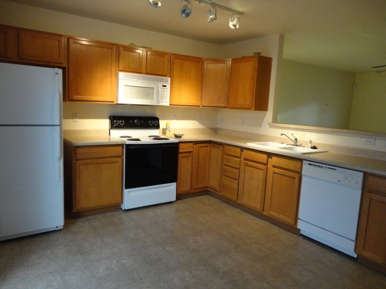 221 Audubon Dr - Photo 4 of 7