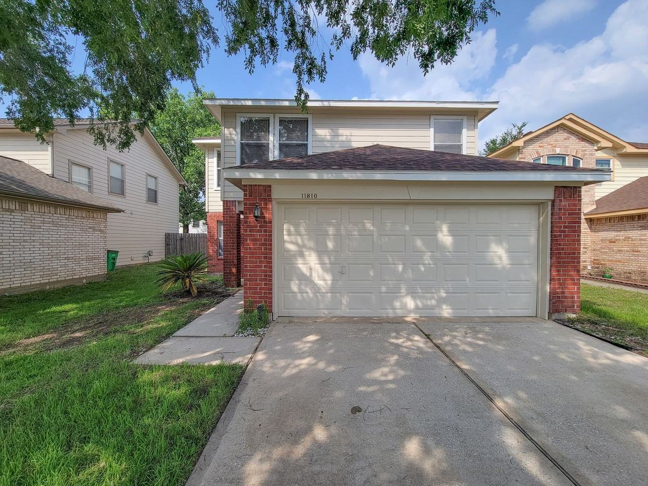 11810 Rolling Stream Dr - Photo 2 of 40
