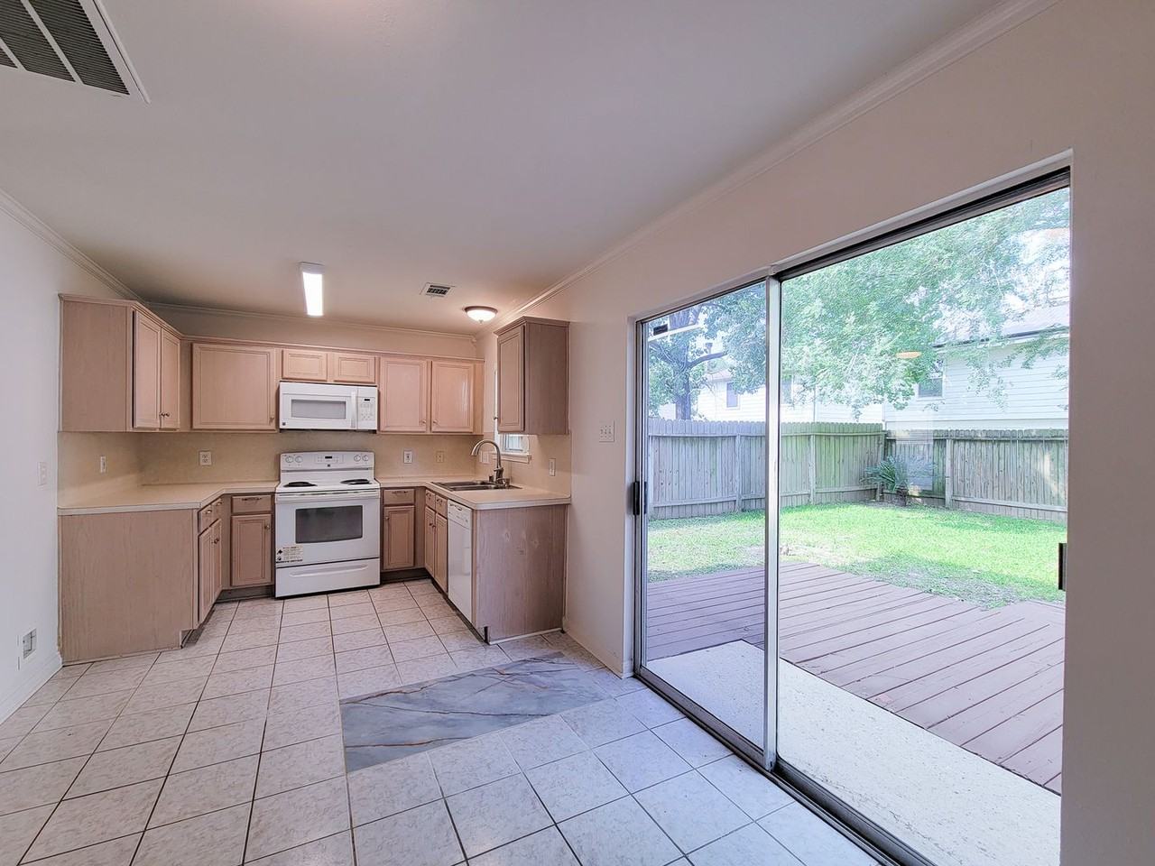 11810 Rolling Stream Dr - Photo 6 of 40