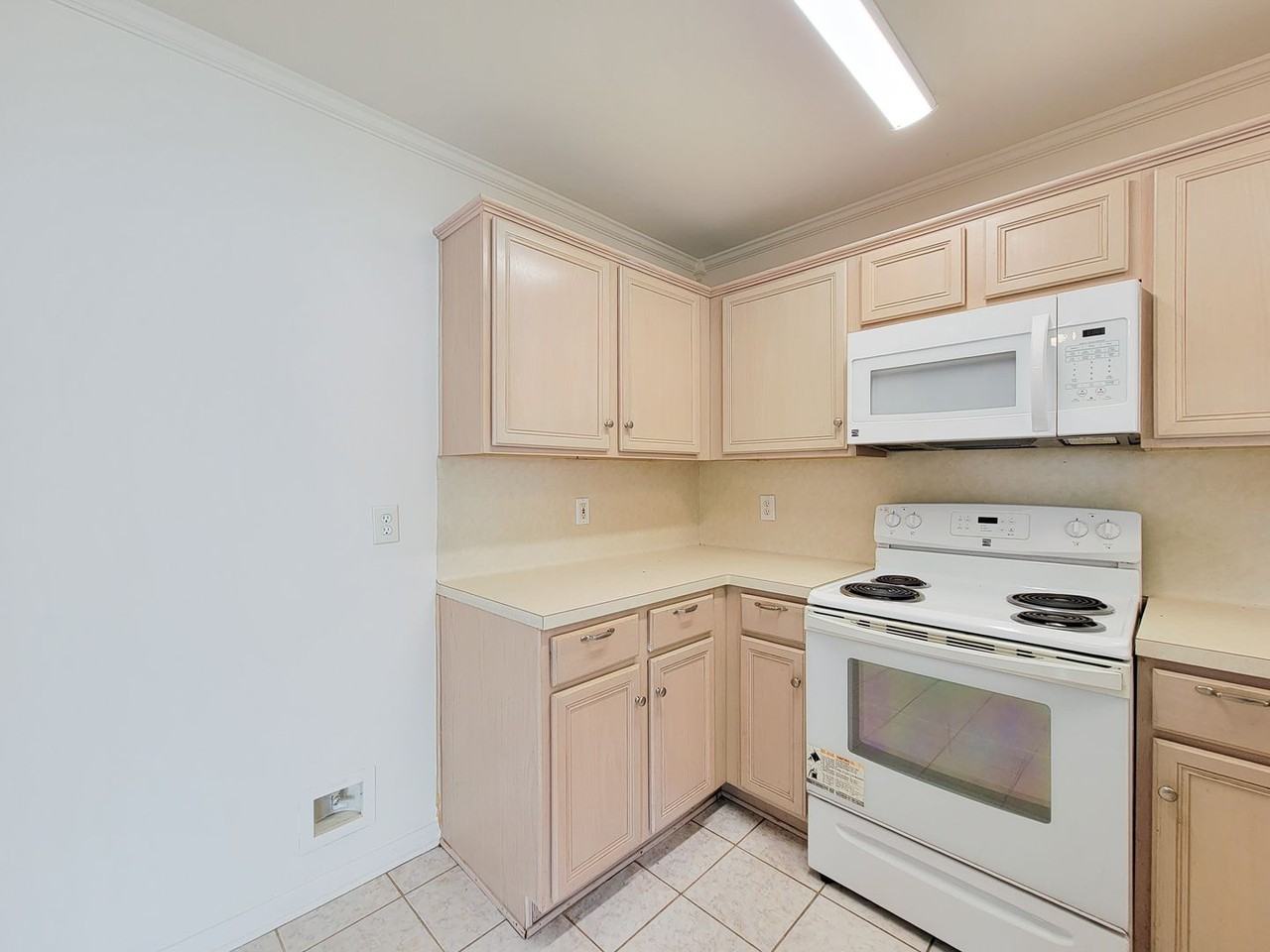 11810 Rolling Stream Dr - Photo 7 of 40