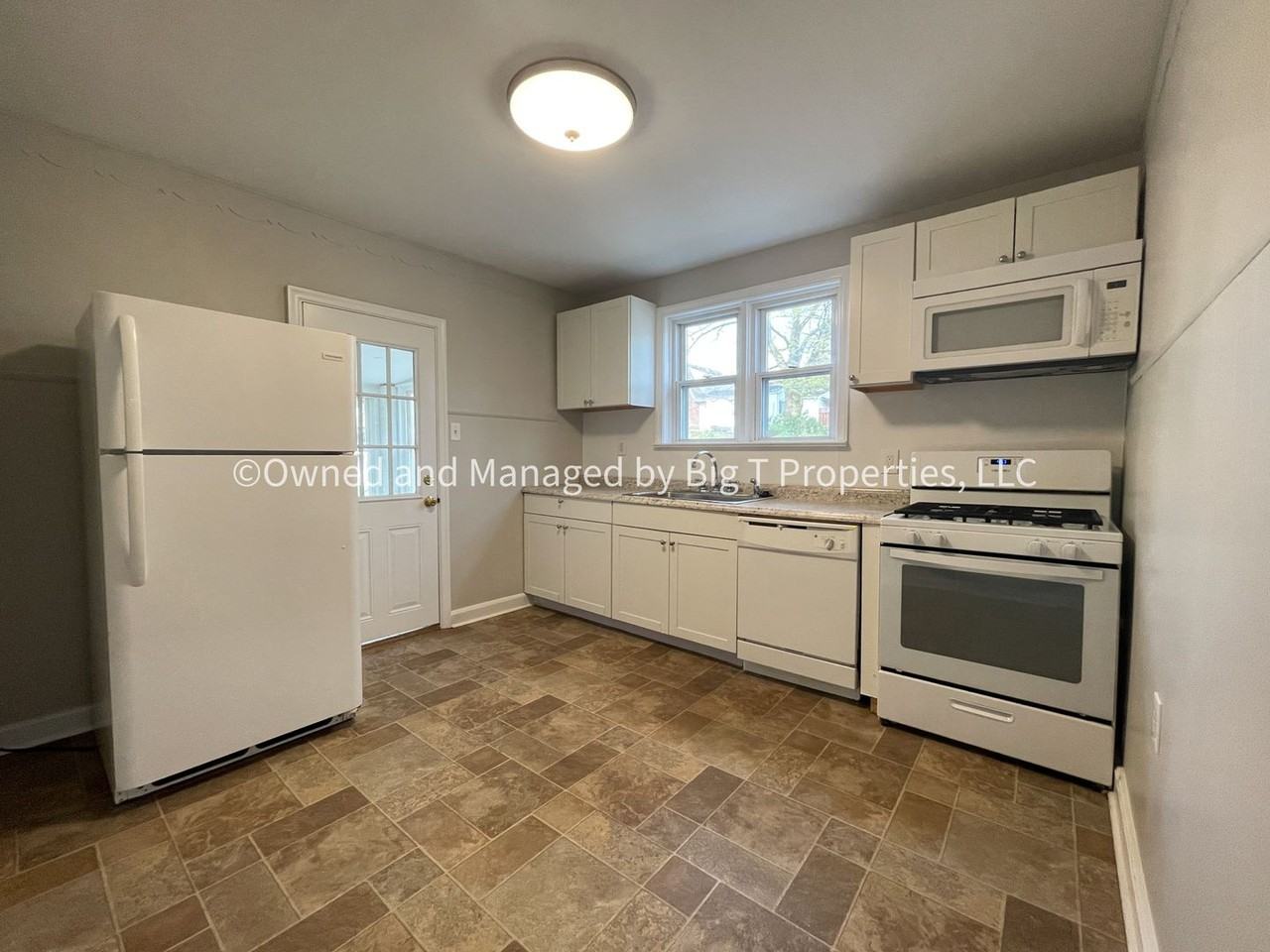 1601 E Latimer Pl - Photo 3 of 9