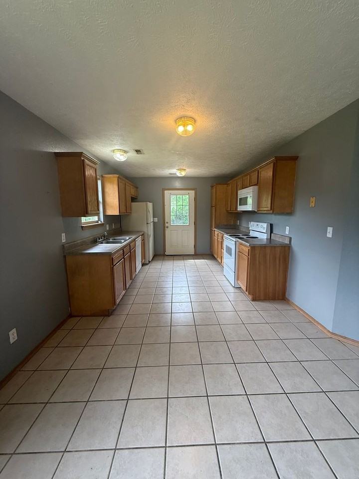 3839 S Timbercreek Ave - Photo 3 of 11
