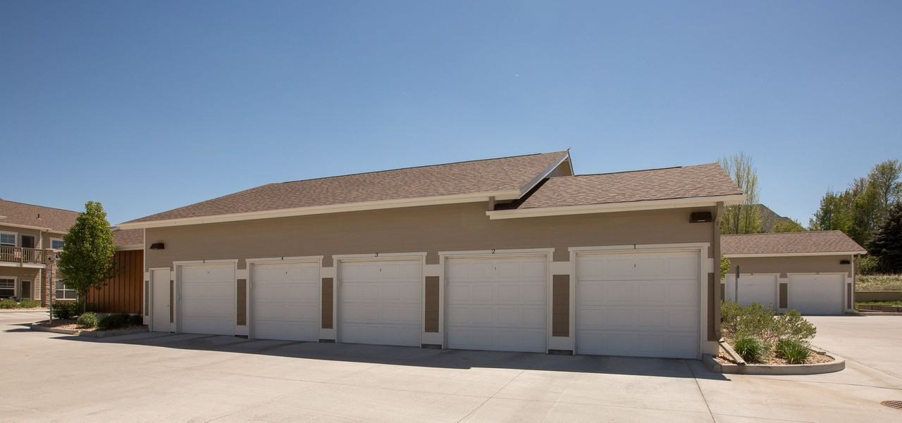 5233 Boardwalk Dr - Photo 6 of 24