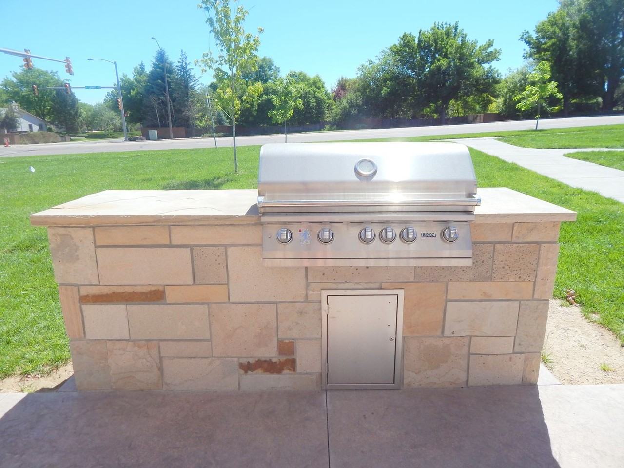 5233 Boardwalk Dr - Photo 2 of 24